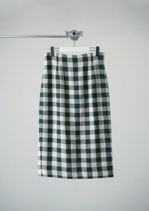 Apart by Lowrys skirt
