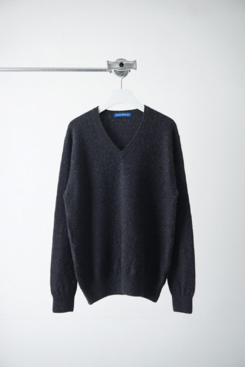 Limited EDITION cashmere100% v-neck knit
