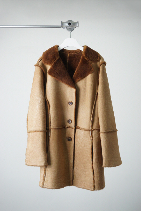 C&#039;EST CHIC&#039;A PARIS mouton coat