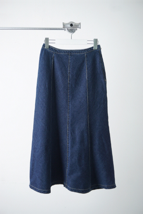 DEBUTTO denim skirt (made in Japan)
