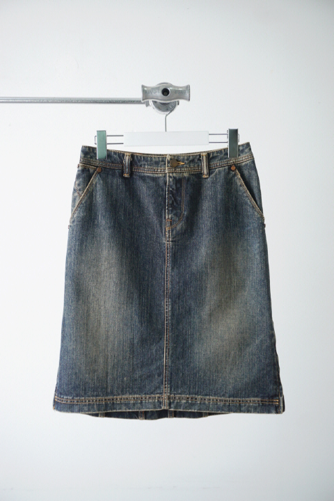 Luxluft side open zipper low-rise washed denim skirt (made in Japan)